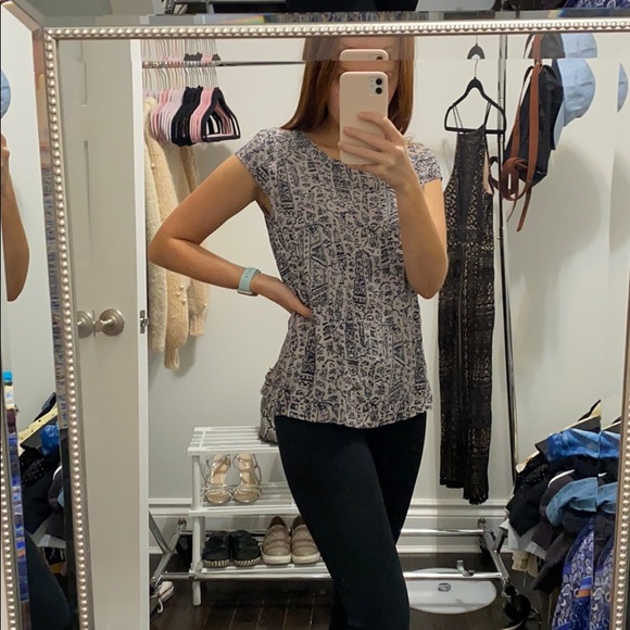 Aritzia Blouse - Picture 2 of 5